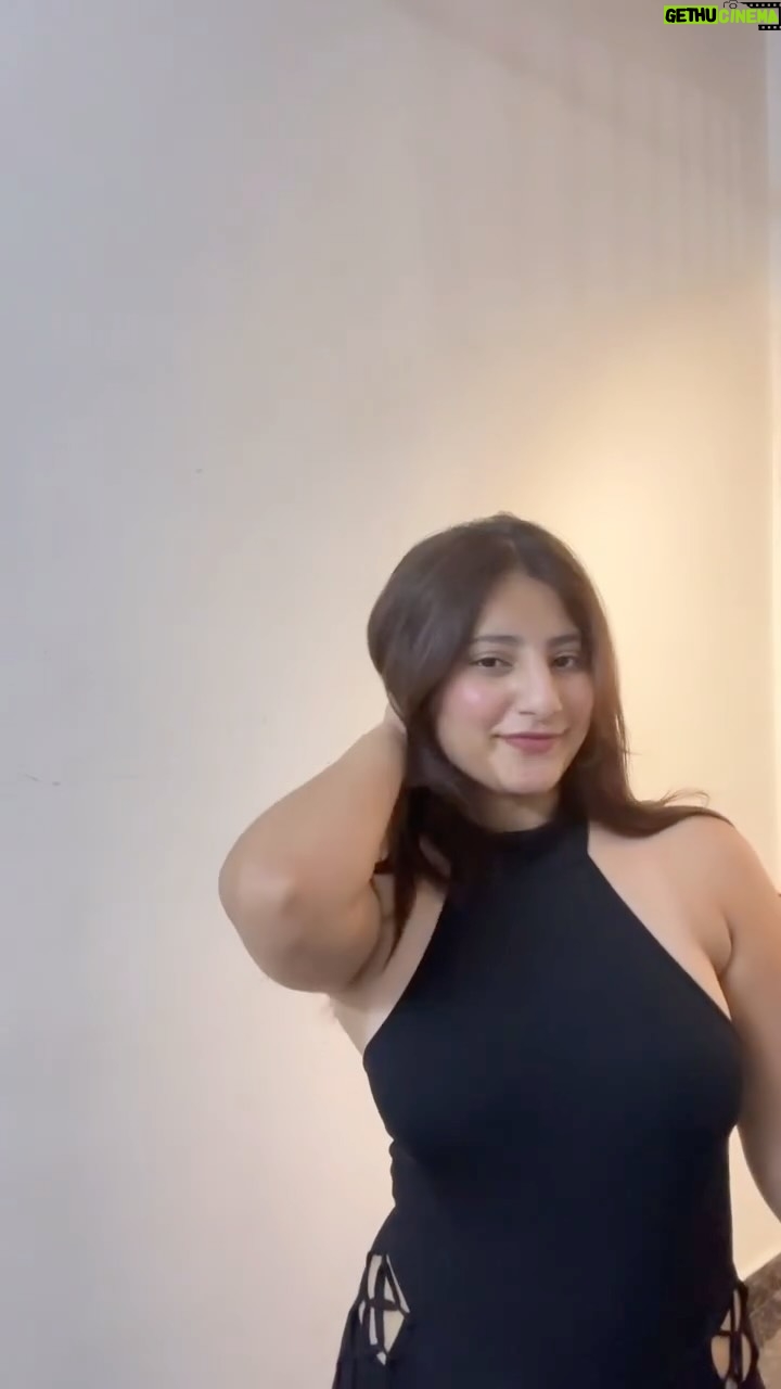 Vanya Nagpal - 16.9K Likes - This dress😋😮‍💨