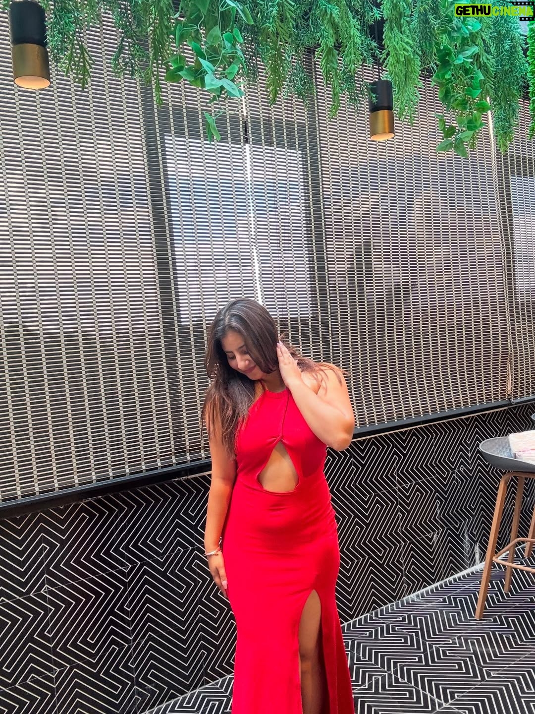 Vanya Nagpal - 9.1K Likes - Red flag? Nah. Red velvet cake💁🏻‍♀️😋