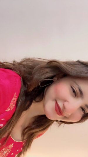Vanya Nagpal Instagram - Mainu tere naal pyaar jatta taan🩷