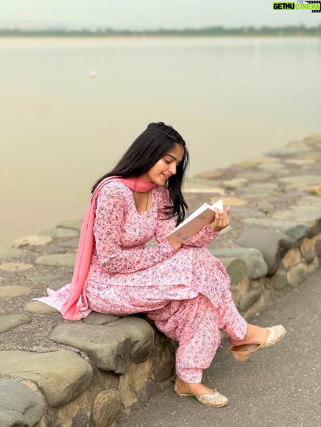 Varsha Panghal - 44.8K Likes - मुझे हद में और ख़ुद में रहना पसंद है 
और लोग इसे मेरा ग़ुरूर समझते है 🤓♥️