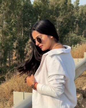 Varsha Panghal Instagram - परख से परे है ये शिकायते मेरी
में उन्ही के लिए हूं जो समझे कदर मेरी 💕!