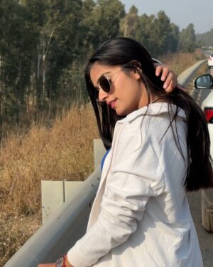 Varsha Panghal Instagram - परख से परे है ये शिकायते मेरी
में उन्ही के लिए हूं जो समझे कदर मेरी 💕!