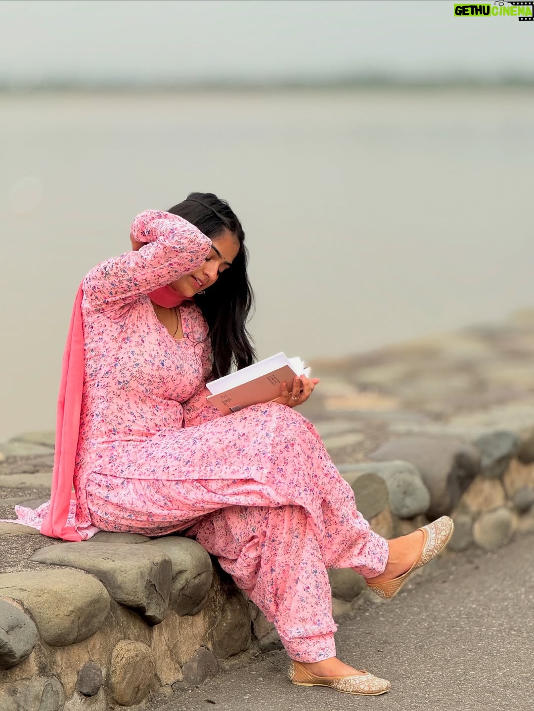 Varsha Panghal - 44.8K Likes - मुझे हद में और ख़ुद में रहना पसंद है 
और लोग इसे मेरा ग़ुरूर समझते है 🤓♥️