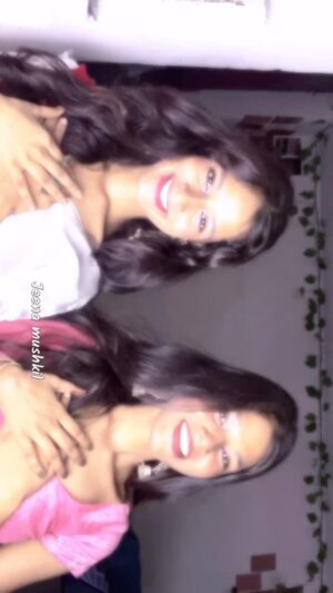 Varsha Sapna Instagram - Nazaren mili 👀💗…..
#instagram #instagood #attitude #expression #explorepage #reelkarofeelkaro #goviral #reelitfeelit #instamood