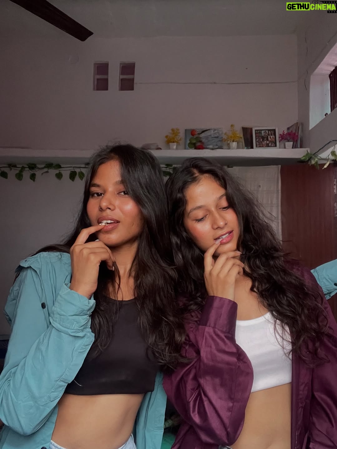Varsha Sapna - 4.5K Likes - “Oversized shirts, big smiles & better vibes ✨”

#reelitfeelit #reelkarofeelkaro #goviral #instagram #instagood #explorepage #attitude #expression