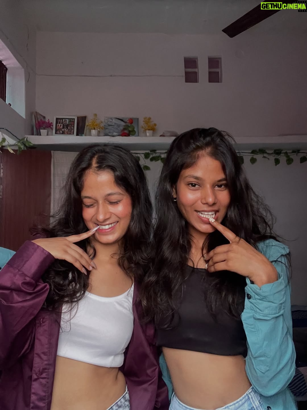 Varsha Sapna - 4.5K Likes - “Oversized shirts, big smiles & better vibes ✨”

#reelitfeelit #reelkarofeelkaro #goviral #instagram #instagood #explorepage #attitude #expression