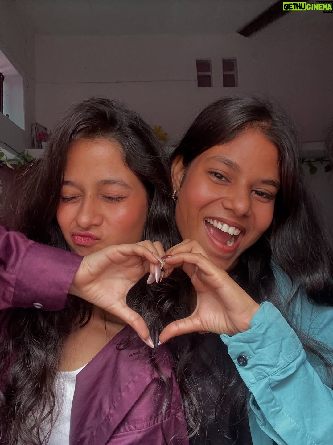 Varsha Sapna - 4.5K Likes - “Oversized shirts, big smiles & better vibes ✨”

#reelitfeelit #reelkarofeelkaro #goviral #instagram #instagood #explorepage #attitude #expression