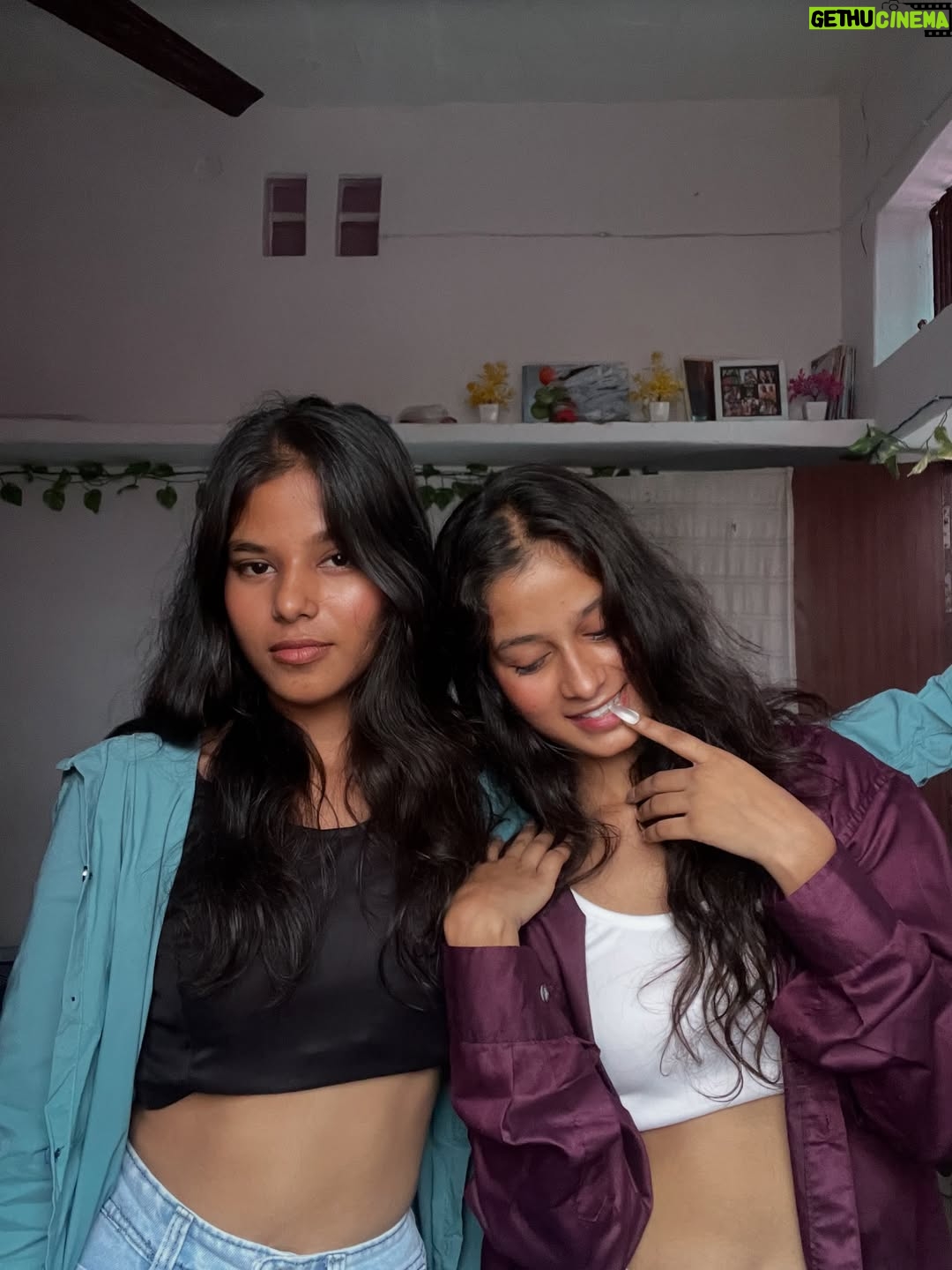 Varsha Sapna - 4.5K Likes - “Oversized shirts, big smiles & better vibes ✨”

#reelitfeelit #reelkarofeelkaro #goviral #instagram #instagood #explorepage #attitude #expression