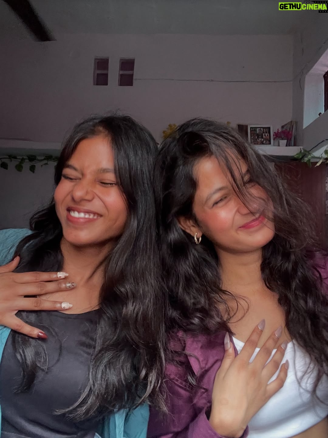 Varsha Sapna - 4.5K Likes - “Oversized shirts, big smiles & better vibes ✨”

#reelitfeelit #reelkarofeelkaro #goviral #instagram #instagood #explorepage #attitude #expression