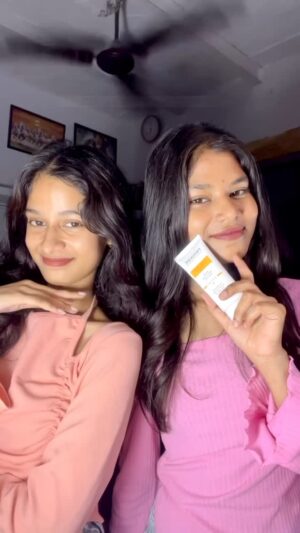 Varsha Sapna Instagram - 🌸 Glow naturally with the power of Vitamin C 🌸
Bright, radiant & healthy skin everyday 💛
Have you tried this yet? ✨
.
.
.
#Proskire #VitaminC #BrightComplexion #GlowingSkin #RadiantSkin #SkincareRoutine #NaturalGlow #HealthySkin #SkinCareIndia #BeautyCare #SkincareProducts #SkincareLovers #SkinBrightening #DailySkincare