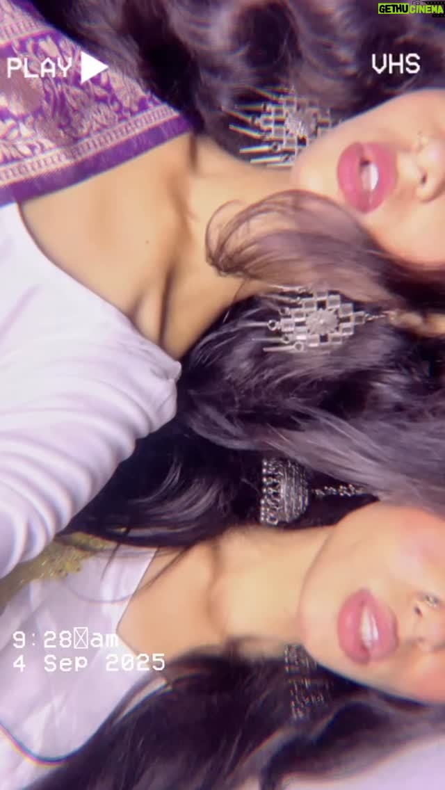Varsha Sapna - 3 Likes - For bengali cutiesss….. 💗☺️
#instagram #instagood #expression #attitude #explorepage #reelkarofeelkaro #goviral #reelitfeelit #instamood #expressions