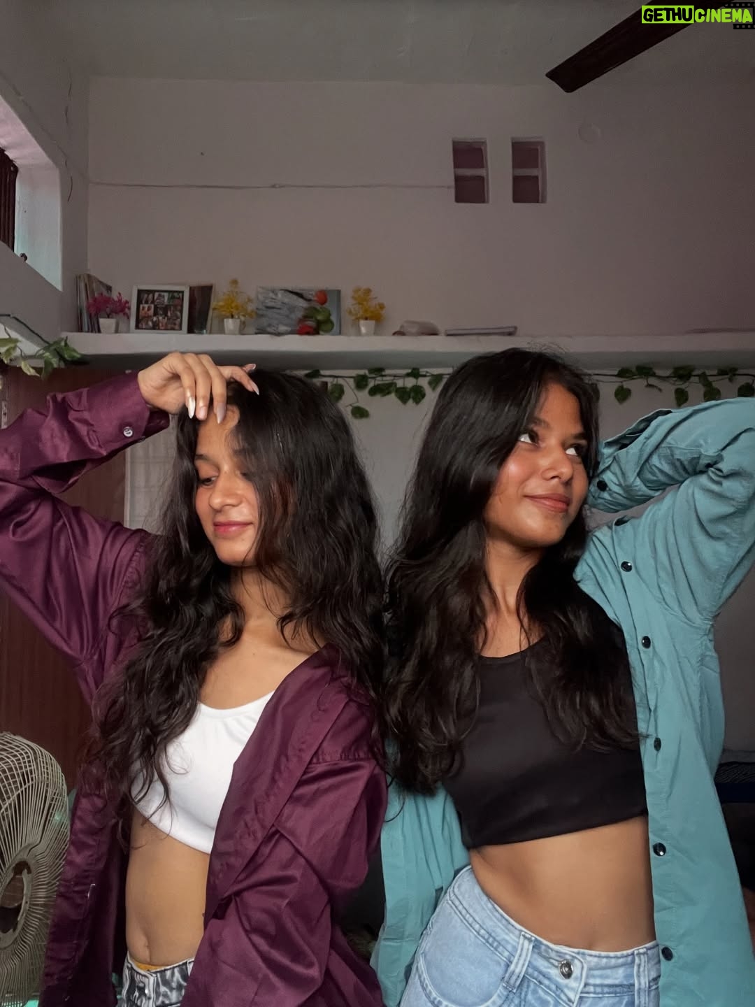 Varsha Sapna - 4.5K Likes - “Oversized shirts, big smiles & better vibes ✨”

#reelitfeelit #reelkarofeelkaro #goviral #instagram #instagood #explorepage #attitude #expression