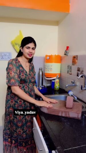 Varsha Yadav Instagram - Silbatta kisko kisko pta hai?
#funnyvideos #funny #marriedlife #love #relationshipgoals #cutefunny
#relatable #love #shortvideo
#kanpuriya
#odia #InstaReal #chaganiya #chhaganiya #madhyapradesh #chhags #viyayadav #IndianMasala #india #allindia #Viral #Comedy #ComedyReel #hindi
#ComedyVideo #FunnyVideo
#Reel #mumbai #indore #Indori #delhi