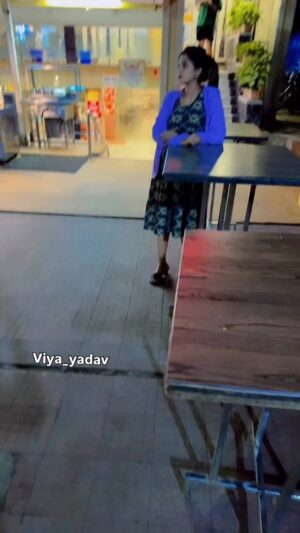 Varsha Yadav Instagram - Mera bachha laar tapkayega apko achha lagega kyaš¤£š¤£
#viyayadav #IndianMasala #india #allindia #Viral #comedy #ComedyReel #hindi
#FunnyVideo #Reel #mumbai #indore #Indori #delhi #uttarpradesh #patipatninokjhok