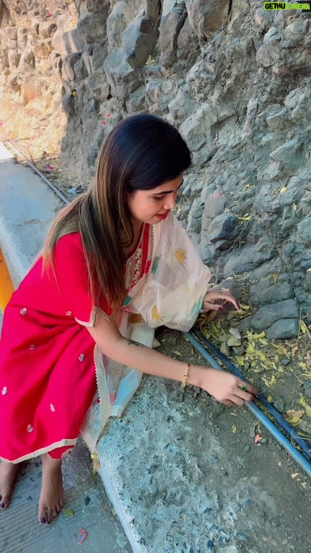 Varsha Yadav - 4.7K Likes - Mata rani se mannat mag rahi hun 🙏🏻🥰