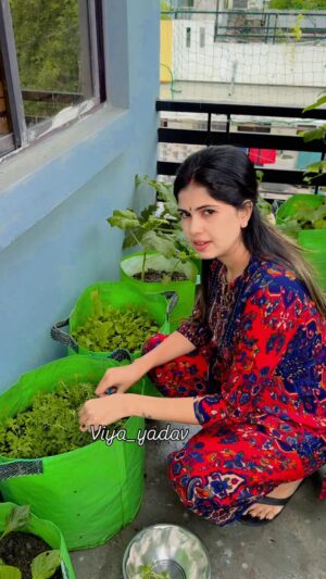 Varsha Yadav Instagram - 2nd harvesting ā£ļø
#viyayadav #IndianMasala #india #allindia #Viral #comedy #ComedyReel #hindi
#FunnyVideo #Reel #mumbai #indore #Indori #delhi #uttarpradesh #patipatninokjhok