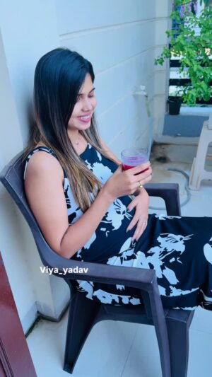 Varsha Yadav Instagram - Mujhe pagla mat bna š¤£š¤£
#viyayadav #IndianMasala #india #allindia #Viral #comedy #ComedyReel #hindi
#FunnyVideo #Reel #mumbai #indore #Indori #delhi #uttarpradesh #patipatninokjhok