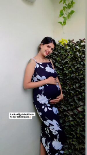 Varsha Yadav Instagram - Dress link - comment me pp,link likhe
#viyayadav #IndianMasala #india #allindia #Viral #comedy #ComedyReel #hindi
#FunnyVideo #Reel #mumbai #indore #Indori #delhi #uttarpradesh #patipatninokjhok