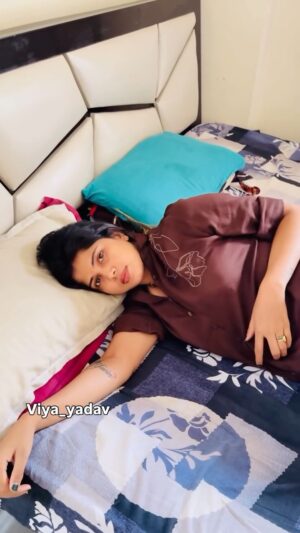 Varsha Yadav Instagram - Logic hai bhai baat me š¤£
#viyayadav #IndianMasala #india #allindia #Viral #comedy #ComedyReel #hindi
#FunnyVideo #Reel #mumbai #indore #Indori #delhi #uttarpradesh #patipatninokjhok