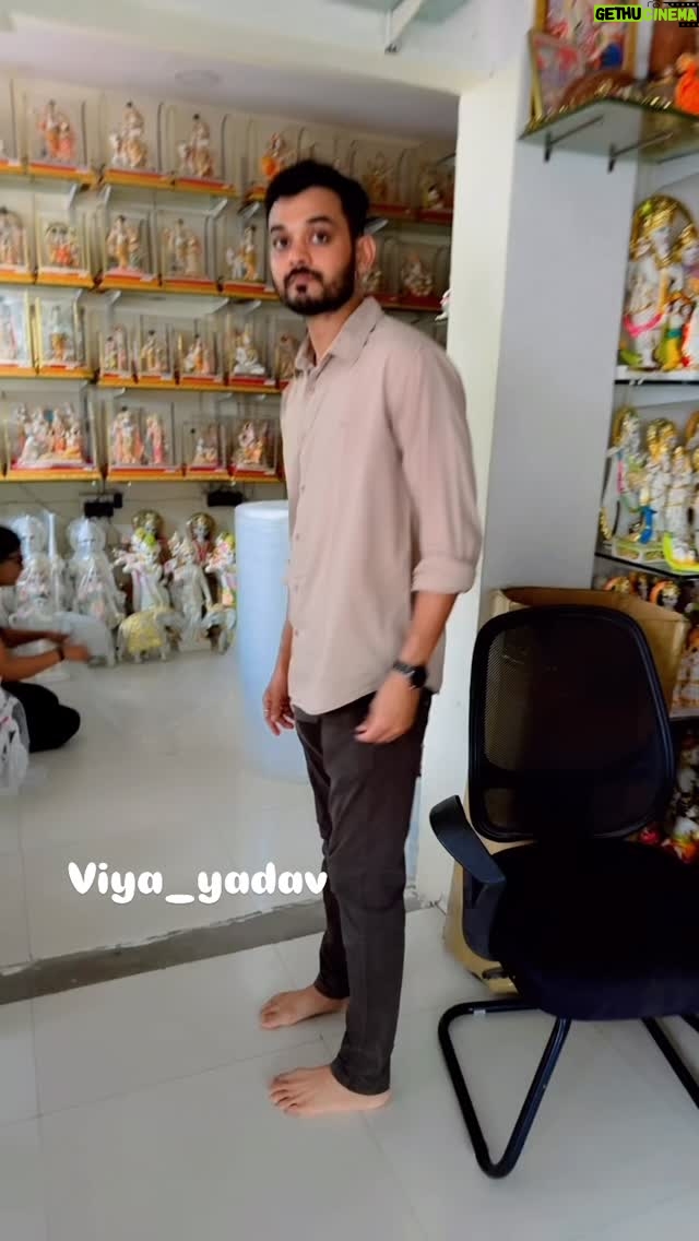 Varsha Yadav - 150.5K Likes - In logo ke pass ladne ke kitne bhane rehte hai yaar 😳

#viyayadav #IndianMasala #india #allindia #Viral #comedy #ComedyReel #hindi 
 #FunnyVideo #Reel #mumbai #indore #Indori #delhi  #uttarpradesh