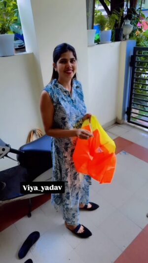 Varsha Yadav Instagram - Bete ka raincoat pehan liyaš¤£š¤£
#funnyvideos #funny #marriedlife #love #relationshipgoals #cutefunny
#relatable #love #shortvideo
#kanpuriya
#odia #InstaReal #chaganiya #chhaganiya #madhyapradesh #chhags #viyayadav #IndianMasala #india #allindia #Viral #Comedy #ComedyReel #hindi
#ComedyVideo #FunnyVideo
#Reel #mumbai #indore #Indori #delhi
