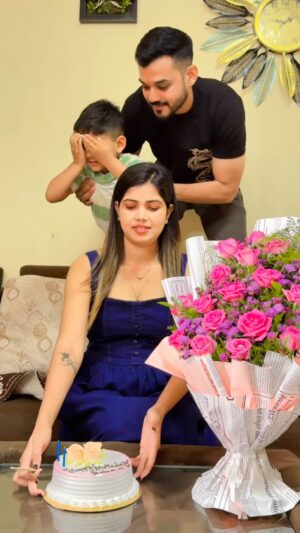 Varsha Yadav Instagram - I love my family š„°
#Birthday #BirthdayCake
