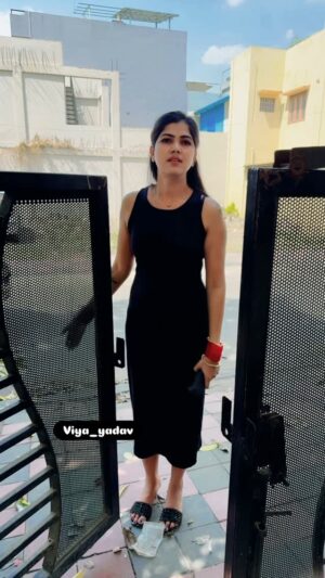 Varsha Yadav Instagram - Ha ruko bna rahi hai mummy kha lena a kar š¤£š¤£
#viyayadav #IndianMasala #india #allindia #Viral #comedy #ComedyReel #hindi
#FunnyVideo #Reel #mumbai #indore #Indori #delhi #uttarpradesh