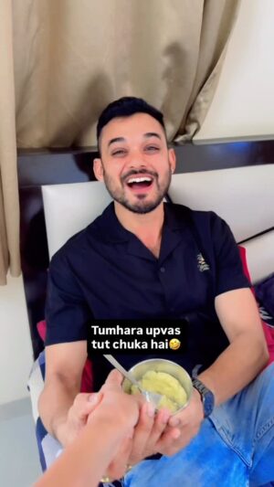 Varsha Yadav Instagram - Lao mujhe do ab mai khaungiš¤£š¤£
#viyayadav #IndianMasala #india #allindia #Viral #comedy #ComedyReel #hindi
#FunnyVideo #Reel #mumbai #indore #Indori #delhi #uttarpradesh #patipatninokjhok