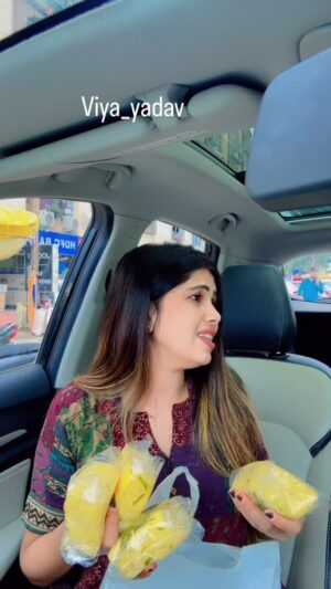 Varsha Yadav Instagram - š¤£š¤£š¤£
#viyayadav #IndianMasala #india #allindia #Viral #comedy #ComedyReel #hindi
#FunnyVideo #Reel #mumbai #indore #Indori #delhi #uttarpradesh #patipatninokjhok