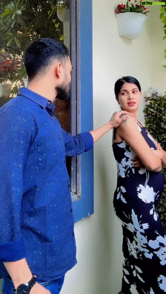 Varsha Yadav - 8.3K Likes - Hume njar se hta kar to dekho🥰