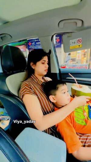 Varsha Yadav Instagram - š¤£š¤£š¤£
#viyayadav #IndianMasala #india #allindia #Viral #comedy #ComedyReel #hindi
#FunnyVideo #Reel #mumbai #indore #Indori #delhi #uttarpradesh #patipatninokjhok