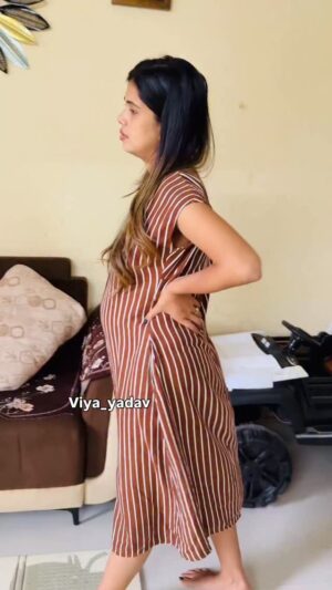 Varsha Yadav Instagram - Nautanki kahi ki!! š¤£š¤£
#viyayadav #IndianMasala #india #allindia #Viral #comedy #ComedyReel #hindi
#FunnyVideo #Reel #mumbai #indore #Indori #delhi #uttarpradesh #patipatninokjhok