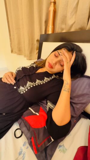 Varsha Yadav Instagram - Pregnancy me cold bhi ho gya !!
#viyayadav #IndianMasala #india #allindia #Viral #comedy #ComedyReel #hindi
#FunnyVideo #Reel #mumbai #indore #Indori #delhi #uttarpradesh #patipatninokjhok