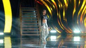Vartika Jha Instagram - Dance ❤️🙏

Thank You Everyone
Thank you to my teachers , mentors and to all those from whom I have learned till today . And to those who have supported me ,who have been around me , taken care of me . 
I Love you all ❤️🙏