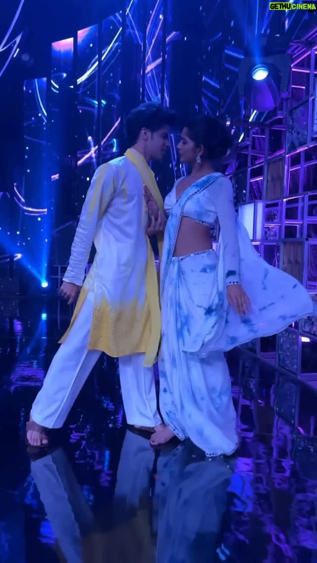 Vartika Jha - 26.5K Likes - Ye ladki haae alla …. Hhae haae re allaaaaaaaaa……
@jhavartika …
.
A quick reel with no music 😁😁😁😁
Thanks @vipulkandpalofficial for shooting 😁😁😁.
.
.
#fun #masti #dance #love #madness #pratikutekar #vartikajha #superdancer #set #mumbai