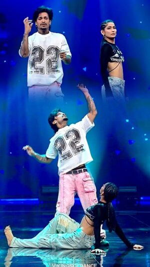 Vartika Jha Instagram - Bhai Sahab 🙌🔥
@hectik_tha_baddtwinn
@jhavartika 
Hip Hop India Season 2, on Amazon Mx Player.
#HipHopIndiaSeason2 #AmazonMXPlayer
.
.

@remodsouza
@malaikaaroraofficial
.
.

For more dance video follow our page.... 
@vikingsofdance 
@vikingsofdance
@vikingsofdance

.

 #hiphopindiashow #realityshow #dancevideo #dancedance #dance #dancer #choreography #flow #vibe #explore 
.
.
** No copyright infringement intended !
 I do not own any rights To this video only using to reach people
.
.
#vikingsofdance