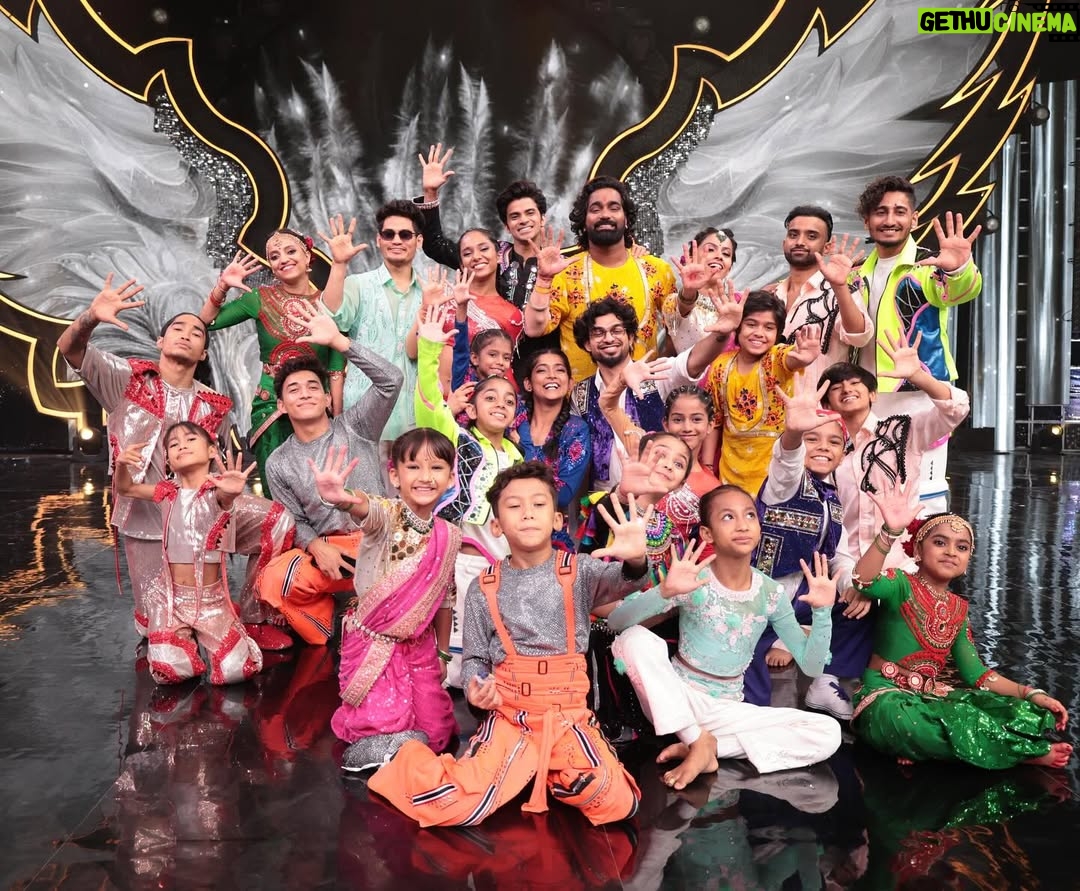 Vartika Jha - 55.3K Likes - THE ACTUAL SIKANDARS OF MANY DANCE SHOWS 

GURUS who will SHINE the COAL into DIAMOND 

Watch your favourite show SUPER DANCER CHAPTER 5 from 19july every Saturday Sunday on @sonytvofficial and keep giving your love and blessings 

@pratikutekar.official @anu_iyengar @subhranilpaul1111 @jhavartika @saumyakamble_official @rupesh_soniii @pankajthapa_official @theakashthapa @pratiksha__sutar111 @raktim_thakuria @vipulkandpalofficial 

#gurus #superdancerchapter5 #blessed #gratitude #keepwinninghearts #bappamoraya #bappalakshthev #stage #dance