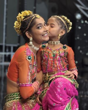 Vartika Jha Instagram - Apsara Ali with my idol @jhavartika mam 🥰❤️ love my mam 🙈 

.
.
#new #photoshoot #superdancer #viralpost #vartikajha #sonytvofficial #explorepage✨