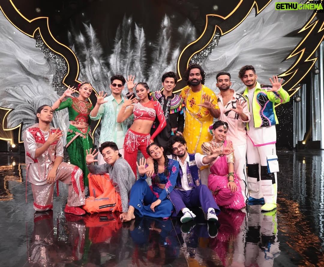 Vartika Jha - 55.3K Likes - THE ACTUAL SIKANDARS OF MANY DANCE SHOWS 

GURUS who will SHINE the COAL into DIAMOND 

Watch your favourite show SUPER DANCER CHAPTER 5 from 19july every Saturday Sunday on @sonytvofficial and keep giving your love and blessings 

@pratikutekar.official @anu_iyengar @subhranilpaul1111 @jhavartika @saumyakamble_official @rupesh_soniii @pankajthapa_official @theakashthapa @pratiksha__sutar111 @raktim_thakuria @vipulkandpalofficial 

#gurus #superdancerchapter5 #blessed #gratitude #keepwinninghearts #bappamoraya #bappalakshthev #stage #dance
