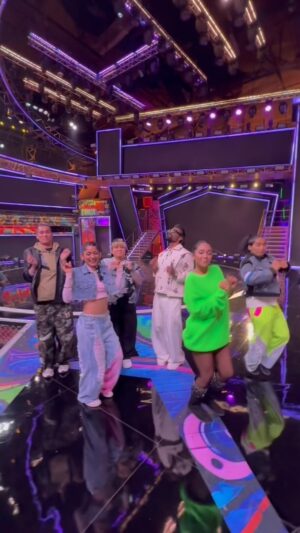 Vartika Jha Instagram - #mazahimaza with my #hiphoparmy 
What do you do when you HAPPY? @sushantkhatri148 @jhavartika @saumyakamble_official @raktim_thakuria @aka_nepo 
#hiphopindia #behappy #amazonprime 
@harsh8harsh @sukritibhardwajmusic @rahuldid @lizelleremodsouza