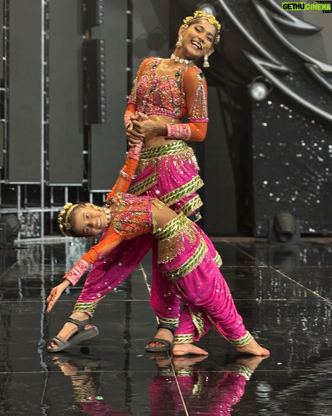 Vartika Jha - 25.8K Likes - Apsara Ali with my idol @jhavartika mam 🥰❤️ love my mam 🙈 

.
.
#new #photoshoot #superdancer #viralpost #vartikajha #sonytvofficial #explorepage✨