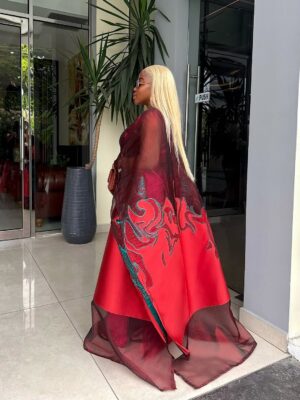 Veekee James Instagram - A Lewkkkkšššš„
Wearing @simidefined & @hairbyadefunkeee
Hair installation @sheyz_touch
Earrings @aishaochuwa_jewellery
Music: He is God by @prudent_gabriel & @okopi_peterson