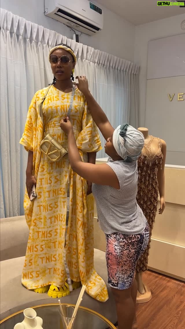 Veekee James - 210.2K Likes - @nancyisimeofficial why did you allow Otobong to run you street🤣🤣🤣🤣

Videographer @davidcliq 
#TNIS 💥