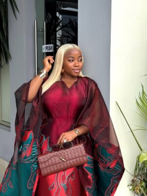 Veekee James Instagram - A Lewkkkkšššš„
Wearing @simidefined & @hairbyadefunkeee
Hair installation @sheyz_touch
Earrings @aishaochuwa_jewellery
Music: He is God by @prudent_gabriel & @okopi_peterson