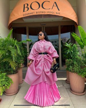 Veekee James Instagram - Firstly, Marry a Man that knows your anglesš
Secondly Show me a more powerful fit todayā¦Iāll wait!
Yāall asked for my full lookš Enjoyā¤ļø
Wearing @wannifuga
Hair @hairbyadefunkeee