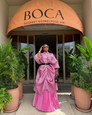Veekee James Instagram - Firstly, Marry a Man that knows your anglesš
Secondly Show me a more powerful fit todayā¦Iāll wait!
Yāall asked for my full lookš Enjoyā¤ļø
Wearing @wannifuga
Hair @hairbyadefunkeee