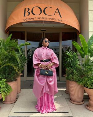 Veekee James Instagram - Firstly, Marry a Man that knows your anglesš
Secondly Show me a more powerful fit todayā¦Iāll wait!
Yāall asked for my full lookš Enjoyā¤ļø
Wearing @wannifuga
Hair @hairbyadefunkeee