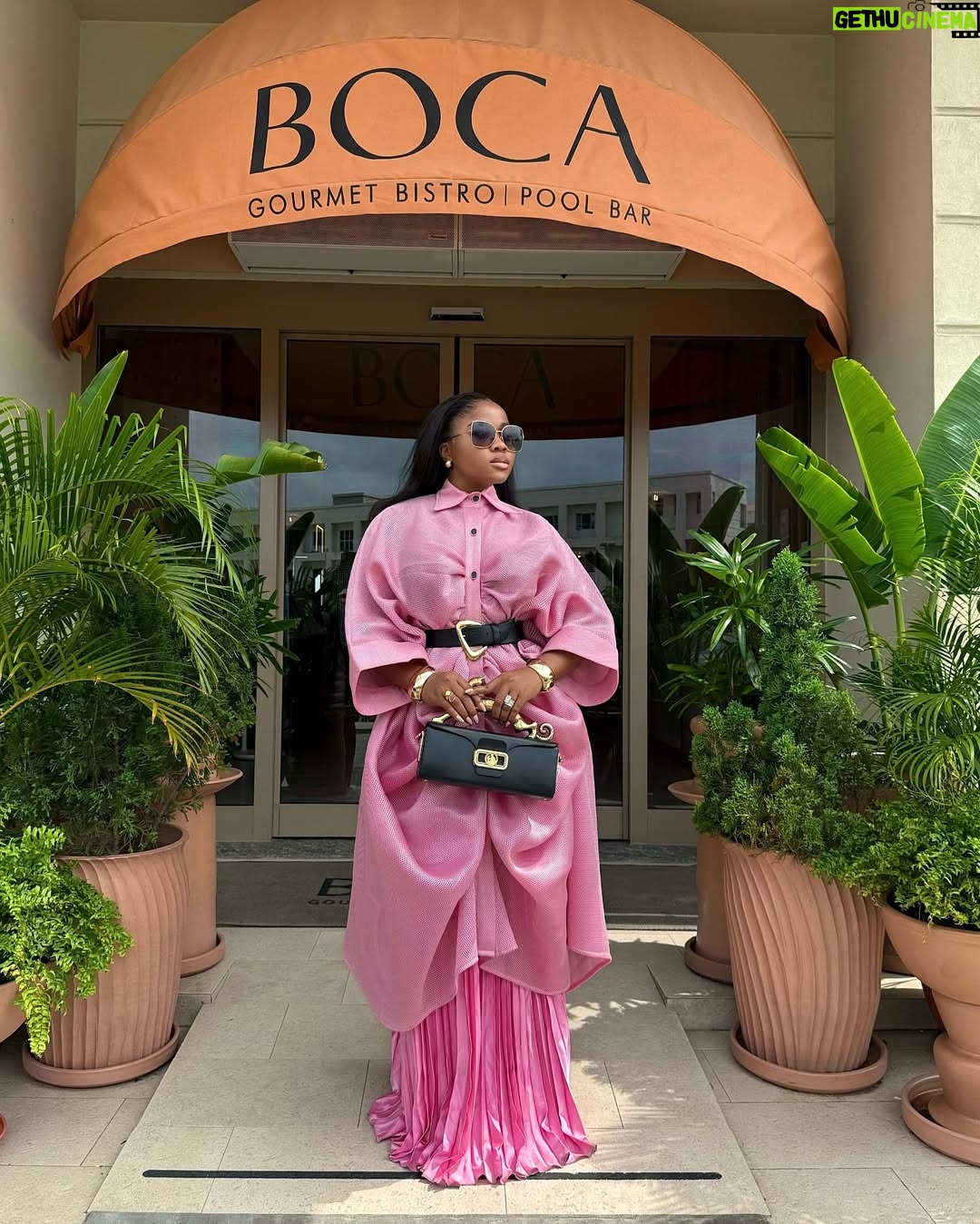 Veekee James - 105.5K Likes - Firstly, Marry a Man that knows your angles😍
Secondly Show me a more powerful fit today…I’ll wait!
Y’all asked for my full look😍 Enjoy❤️

Wearing @wannifuga 
Hair @hairbyadefunkeee