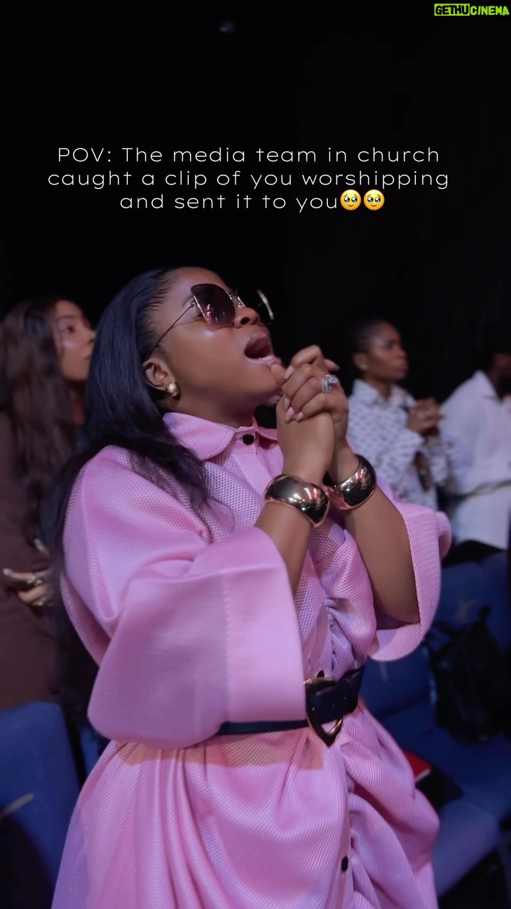 Veekee James - 284.9K Likes - My Source: JESUS 👑 

Today’s 4th service at @harvesterslekki was everything 🥹🥹 Thank you Dad @bolajiid for a powerful time in God’s presence 🙏🏼