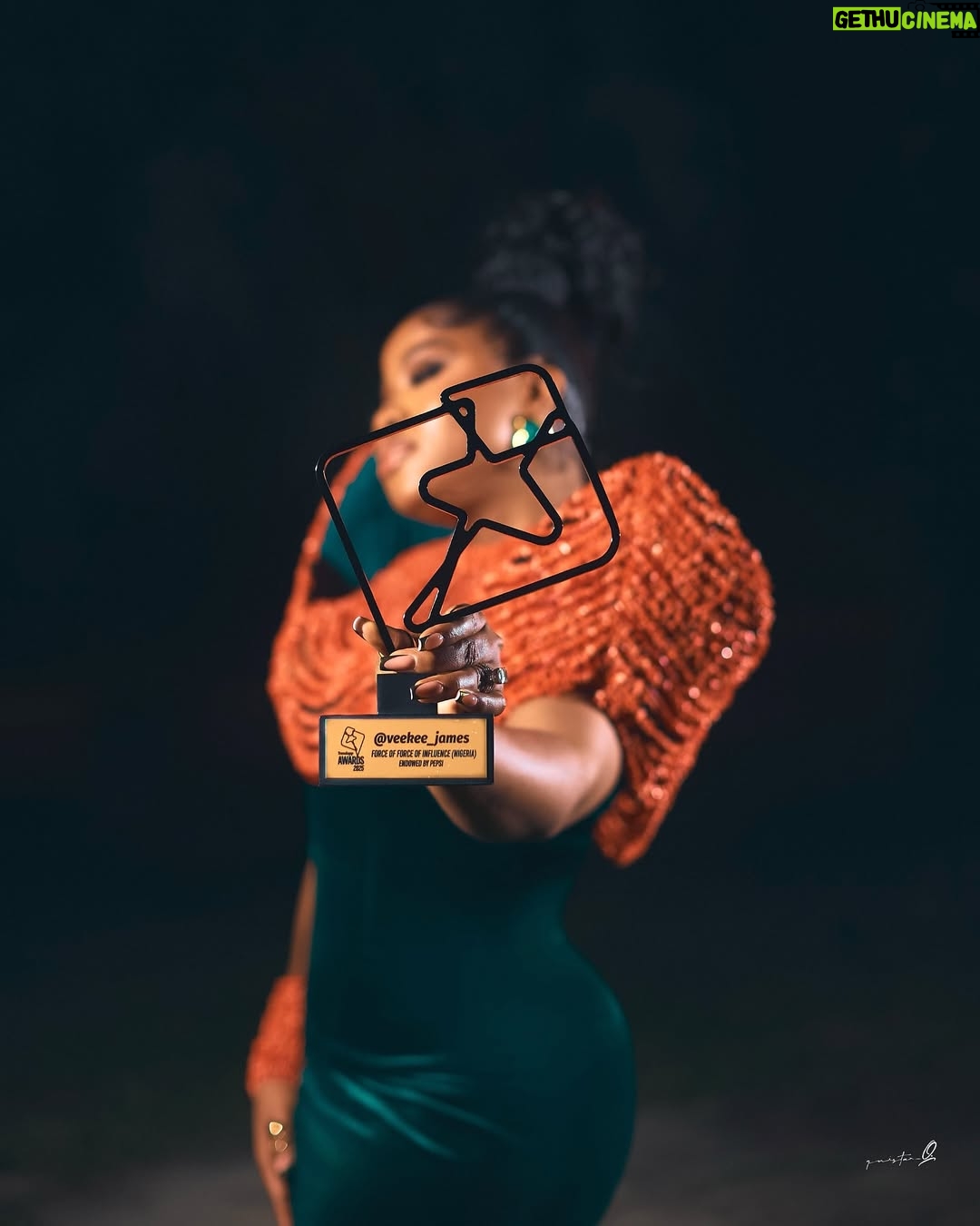 Veekee James - 136.2K Likes - From AJEGUNLE to the WORLD 🌍 
The place where Champions are raised! 

Thank you @quistar_ for my Award Winning Pictures💥🥰